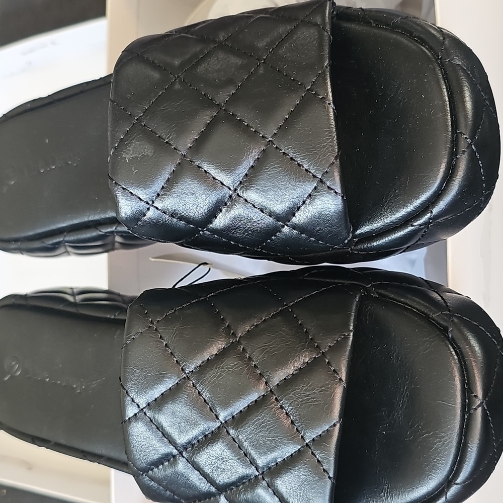 NIB 6.5 womens Sandal